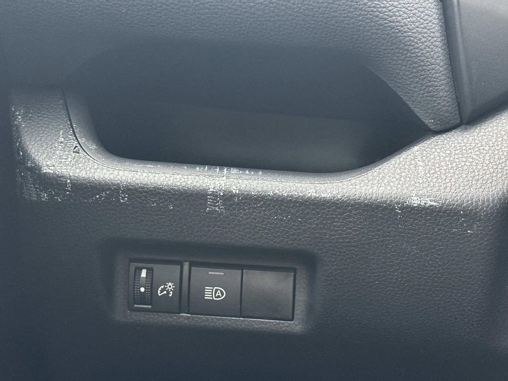 Used 2021 Toyota RAV4 LE image 26