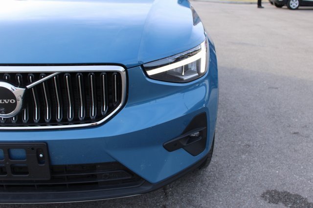 Used 2025 Volvo XC40 B5 Plus image 43