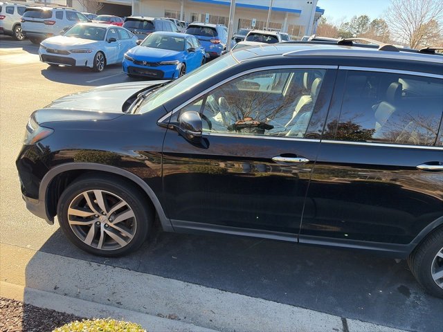 Used 2017 Honda Pilot Elite image 2