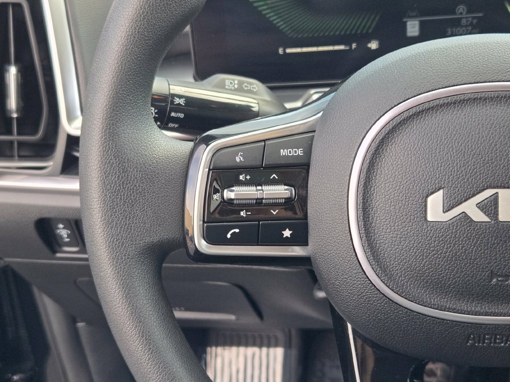 Used 2024 Kia Sorento LX FWD image 40