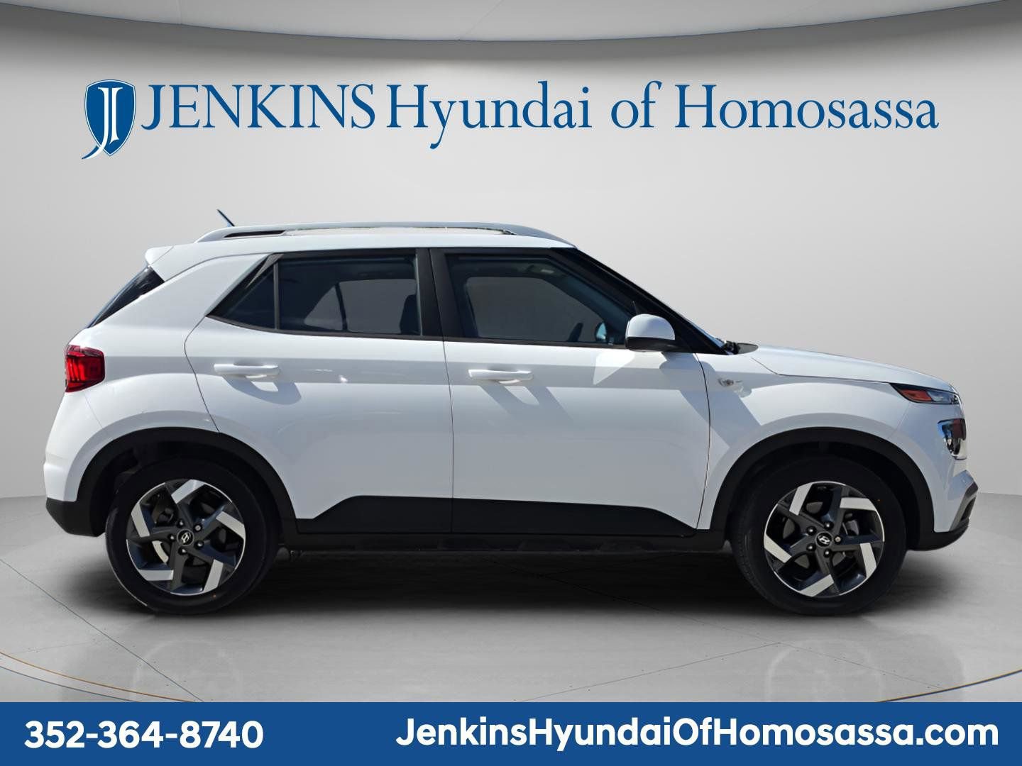 Used 2023 Hyundai Venue SEL image 2