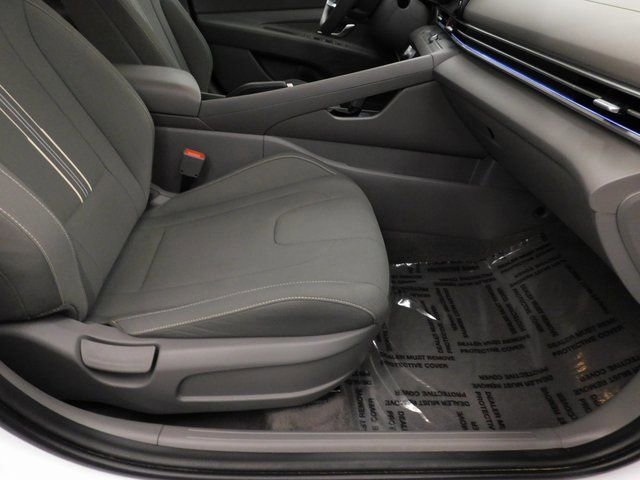Used 2024 Hyundai Elantra SEL image 33