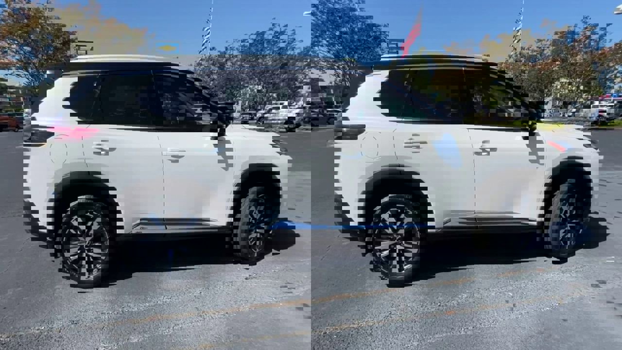 Used 2023 Nissan Rogue SL image 9