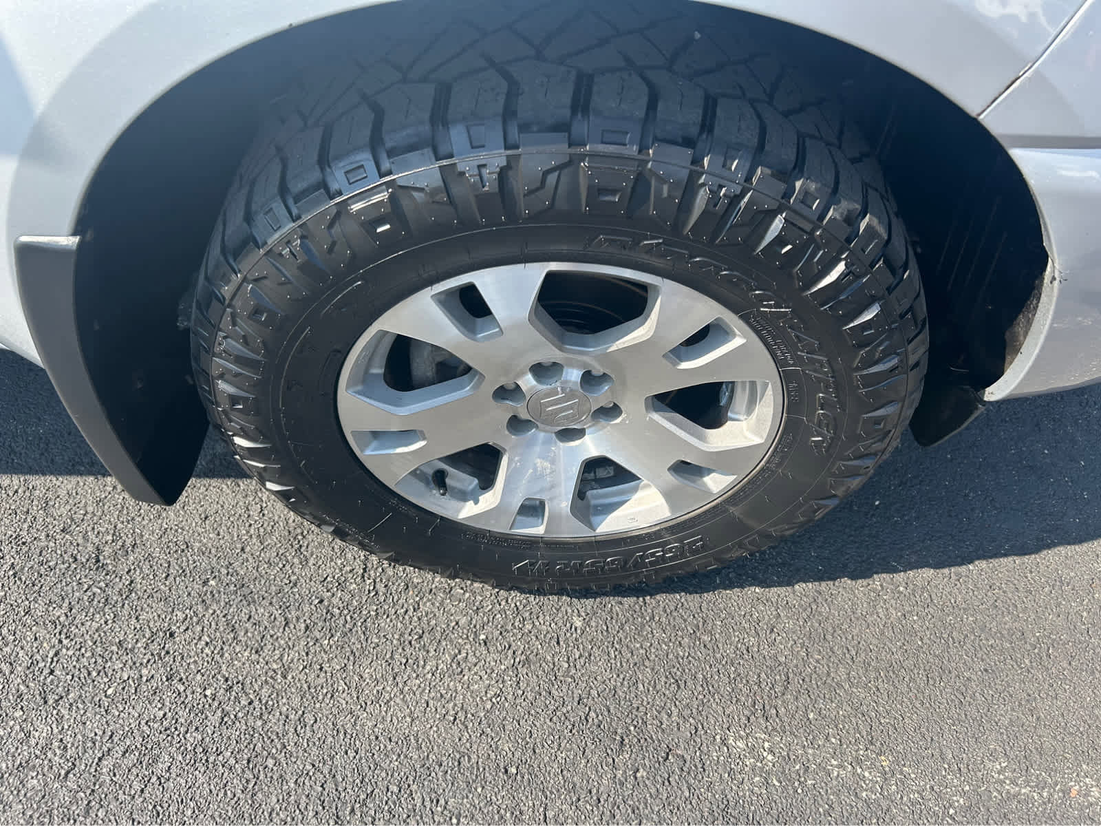 Used 2009 Suzuki Equator Sport image 27