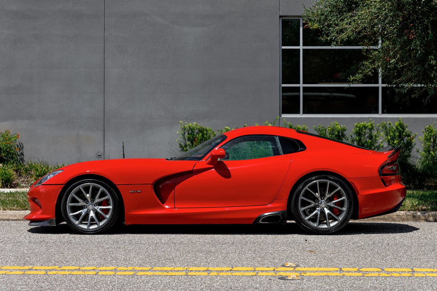 Used 2014 SRT Viper GTS w/ GTS Laguna Interior Package RWD image 22