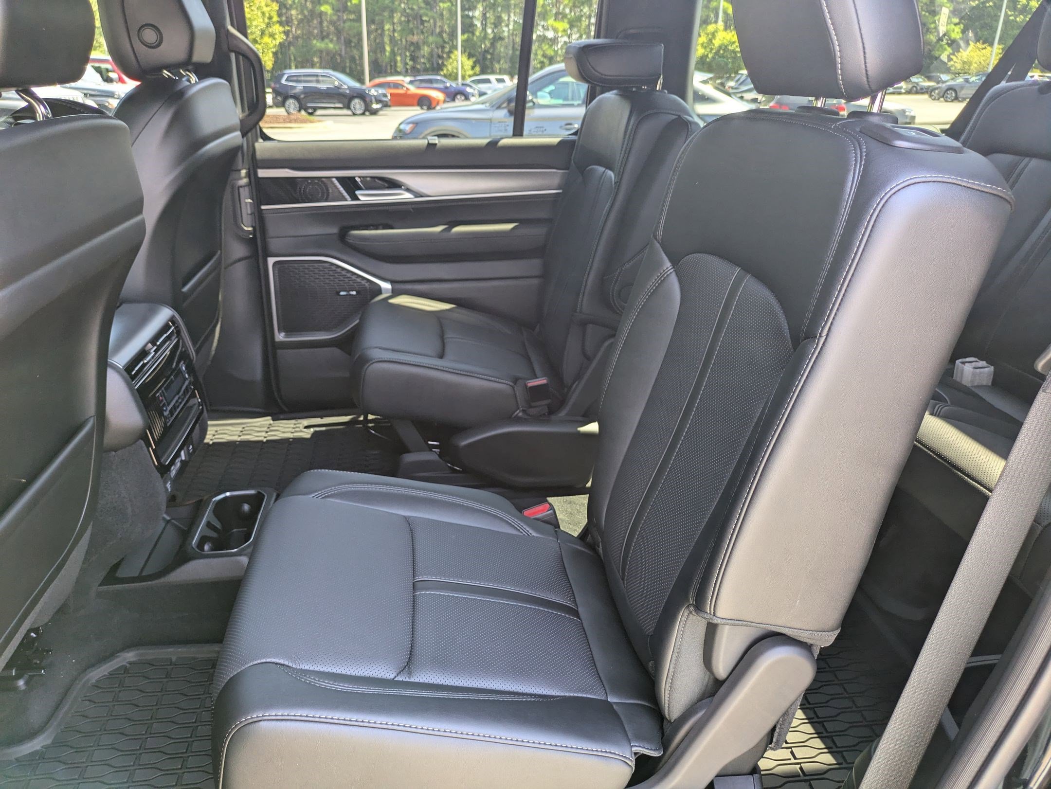 New 2025 Jeep Wagoneer L Series II w/ Convenience Group I image 25