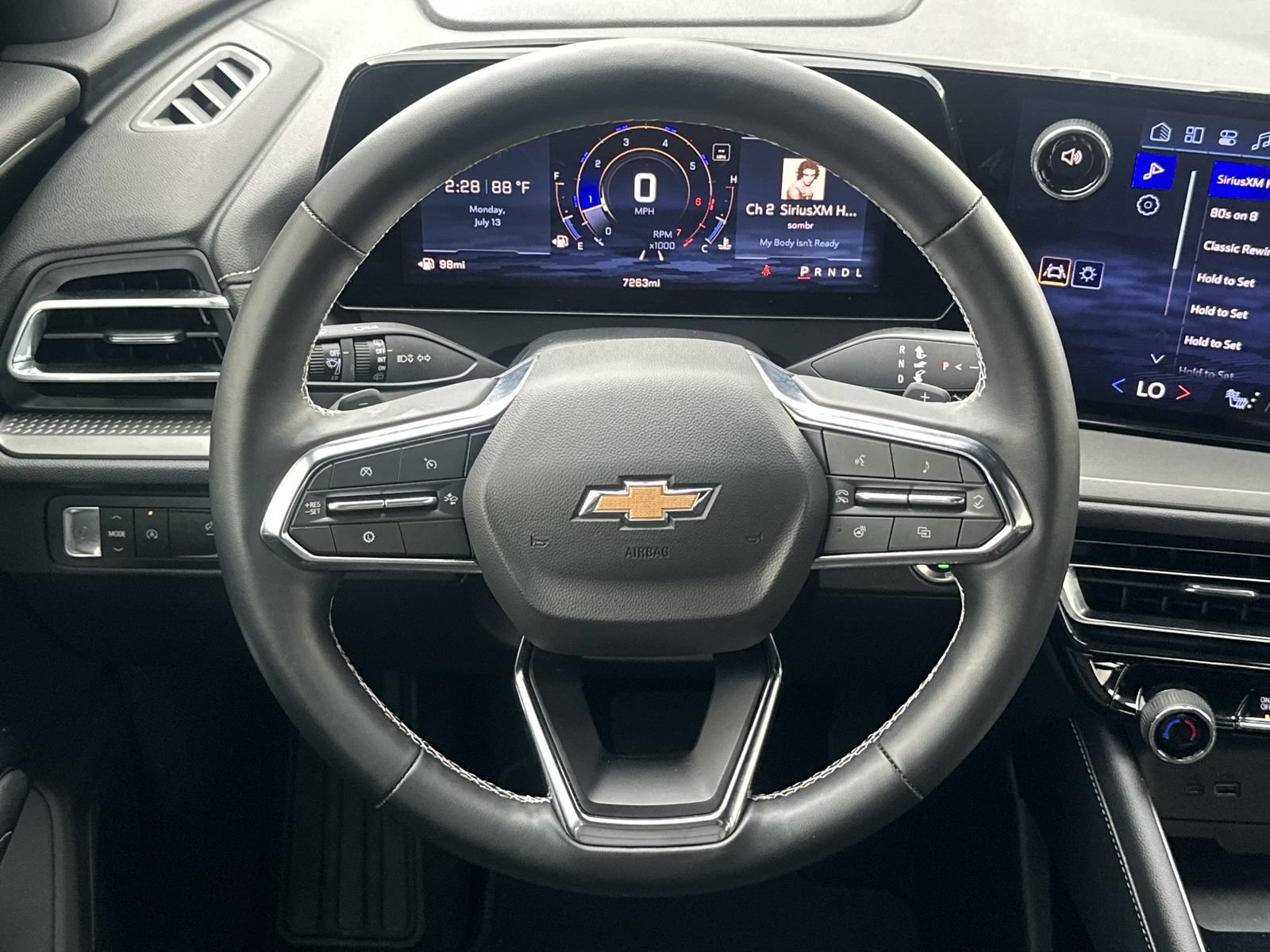 Used 2026 Chevrolet Traverse LT w/ Driver Confidence Package FWD image 19