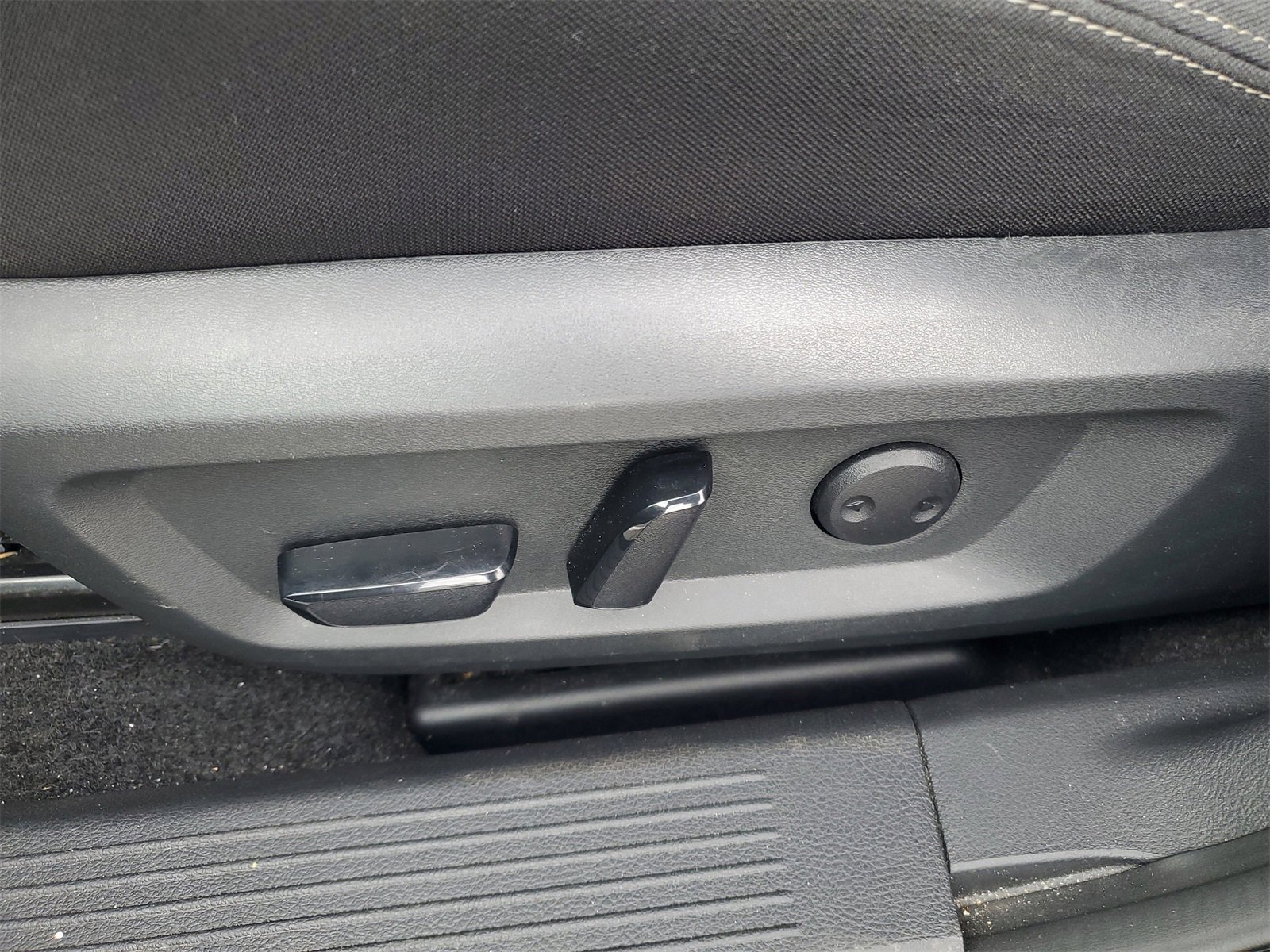 Used 2024 Nissan Rogue SV image 7