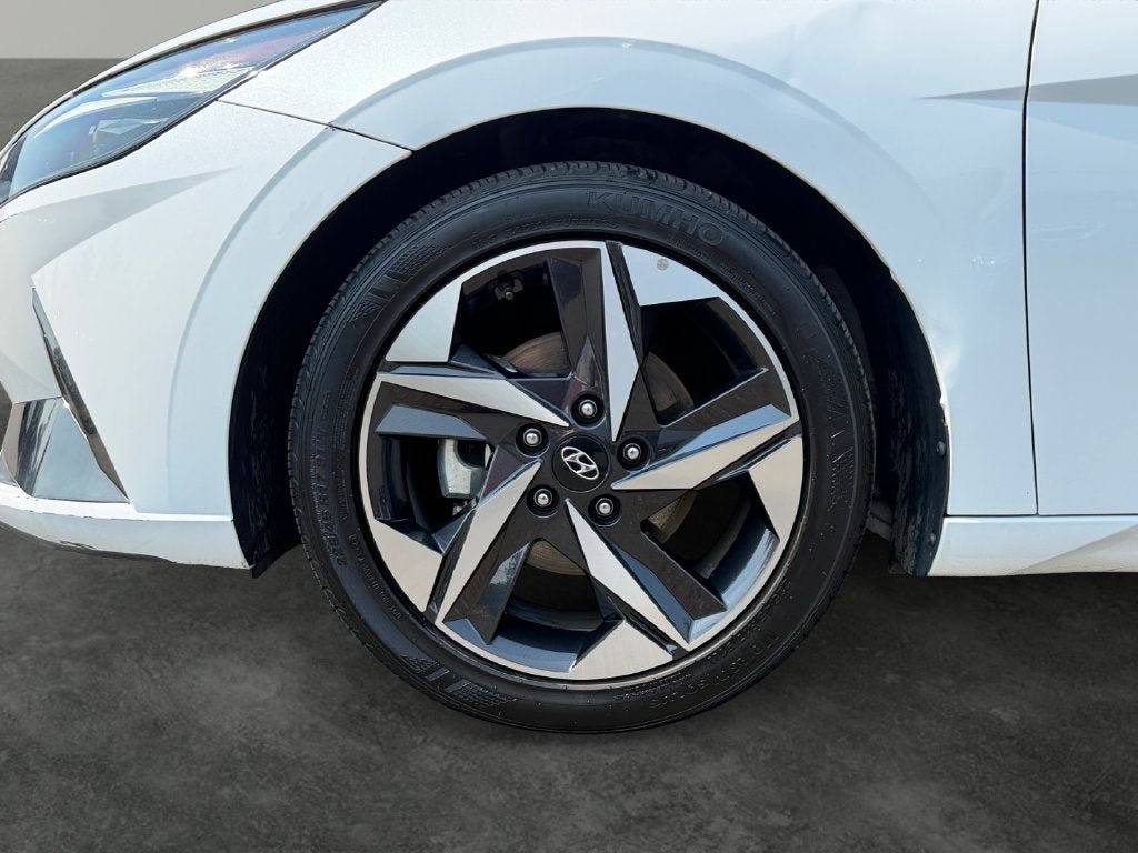 Used 2021 Hyundai Elantra Limited FWD image 5