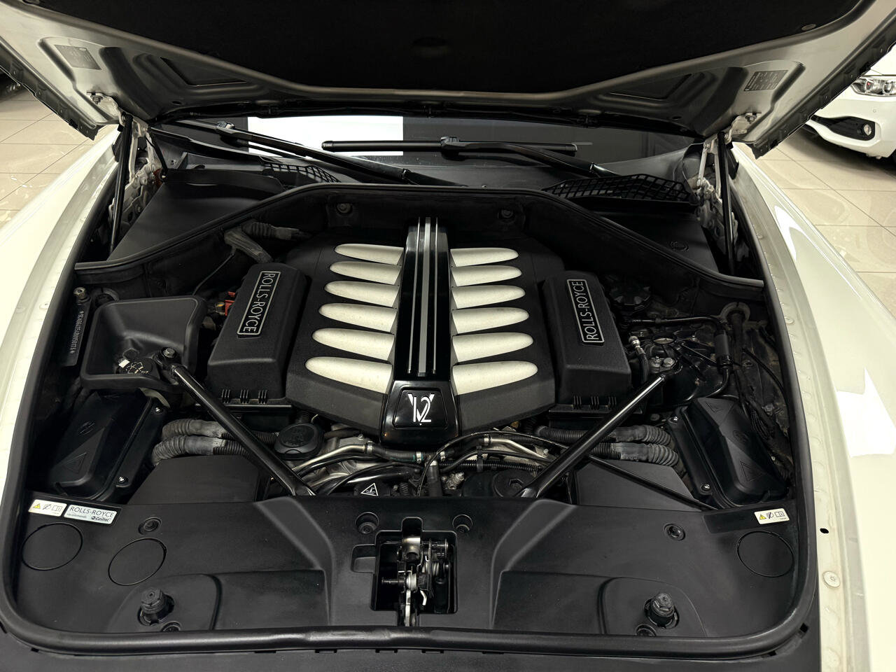 Used 2011 Rolls-Royce Ghost image 39