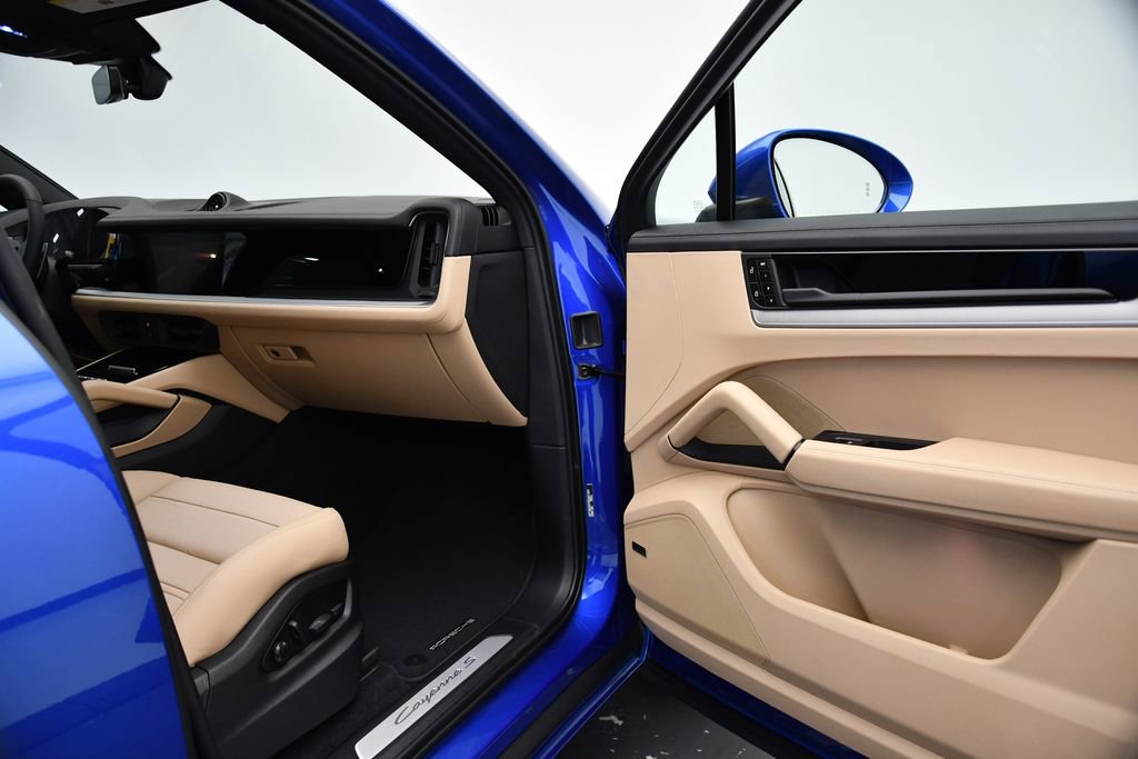 Used 2025 Porsche Cayenne S image 46