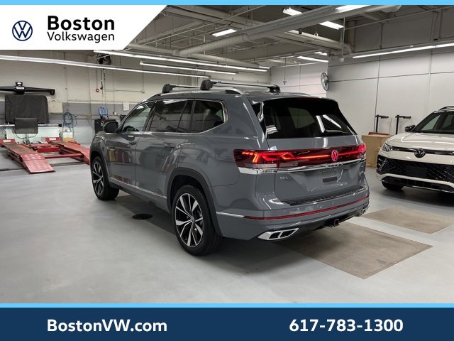 Used 2025 Volkswagen Atlas SEL Premium R-Line image 2