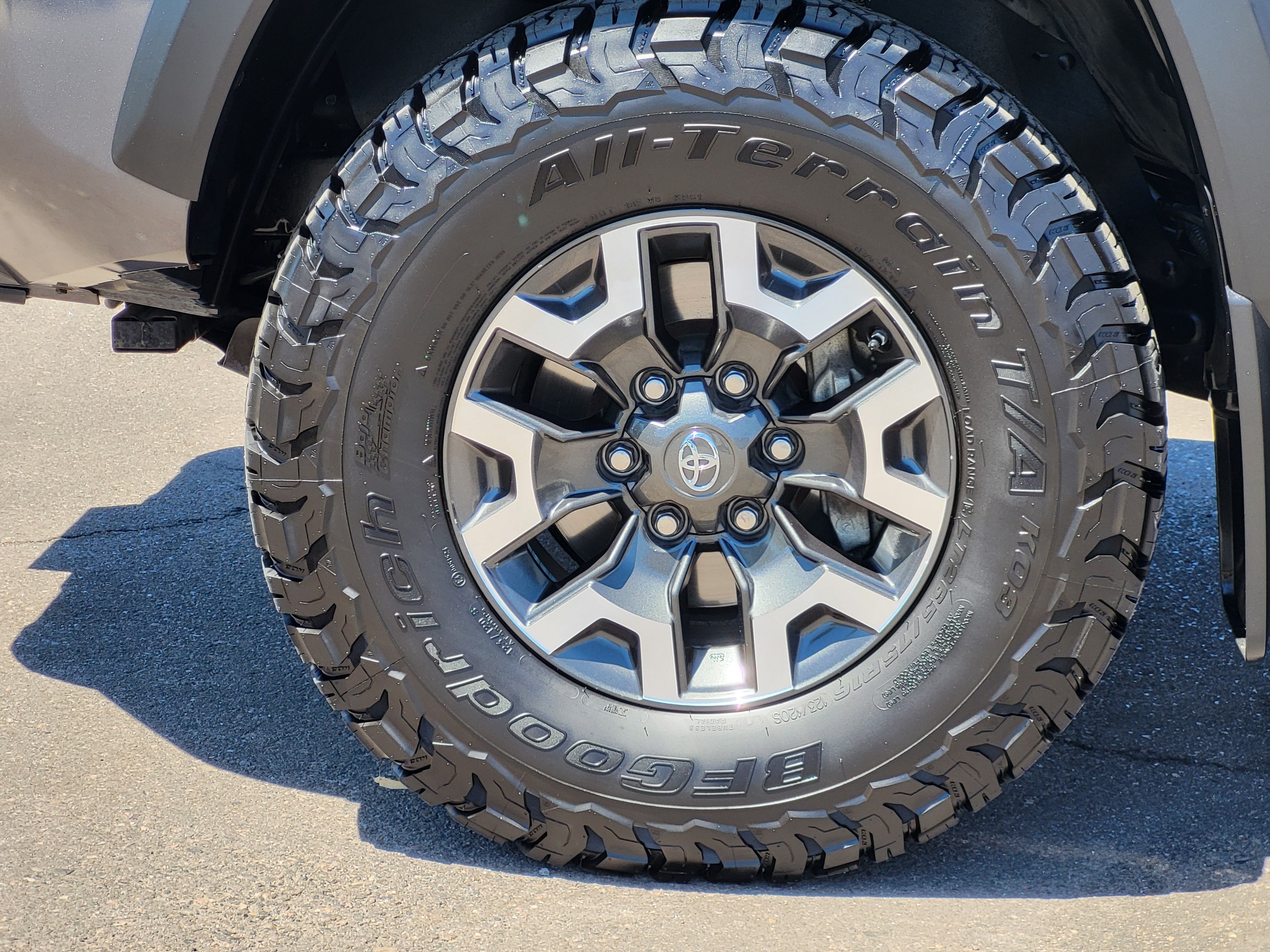 Certified 2020 Toyota Tacoma TRD Off-Road w/ TRD Premium Off Road Package AWD/4WD image 8