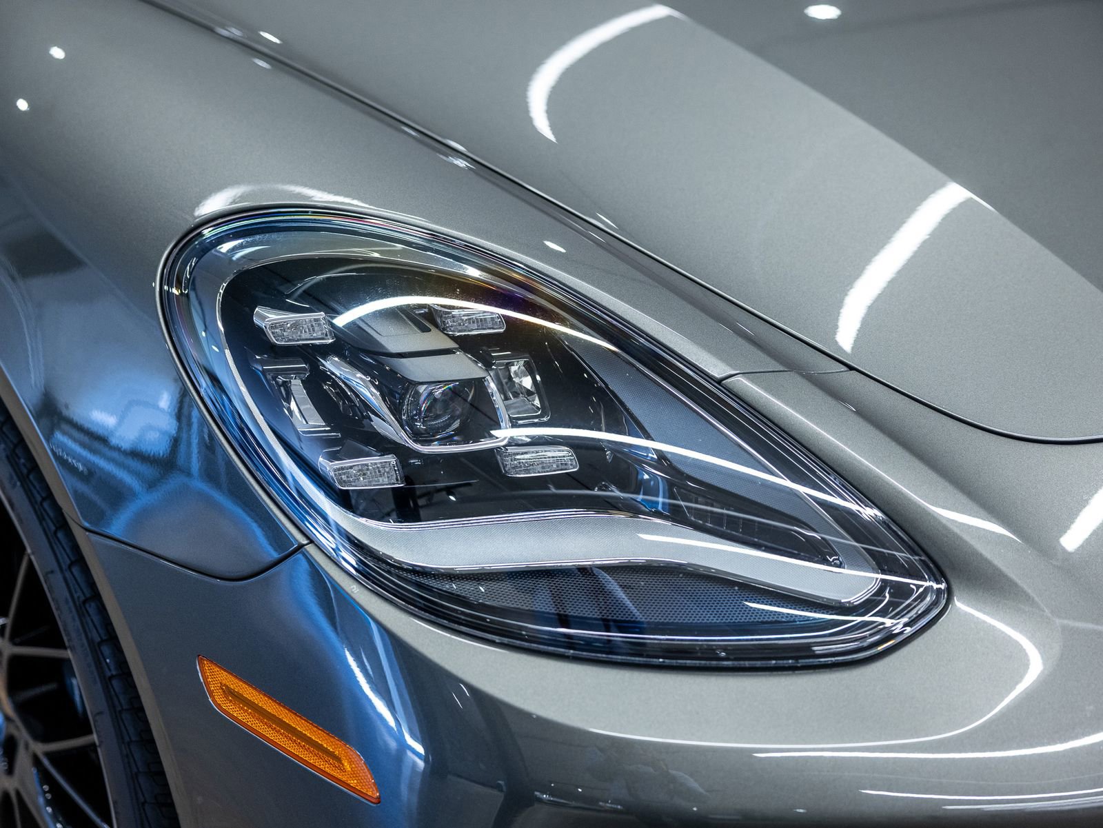 Certified 2023 Porsche Panamera Platinum Edition image 9