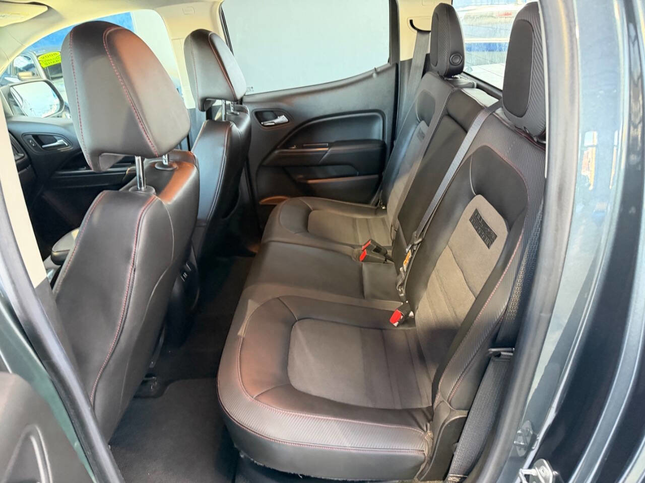 Used 2015 GMC Canyon SLE image 16