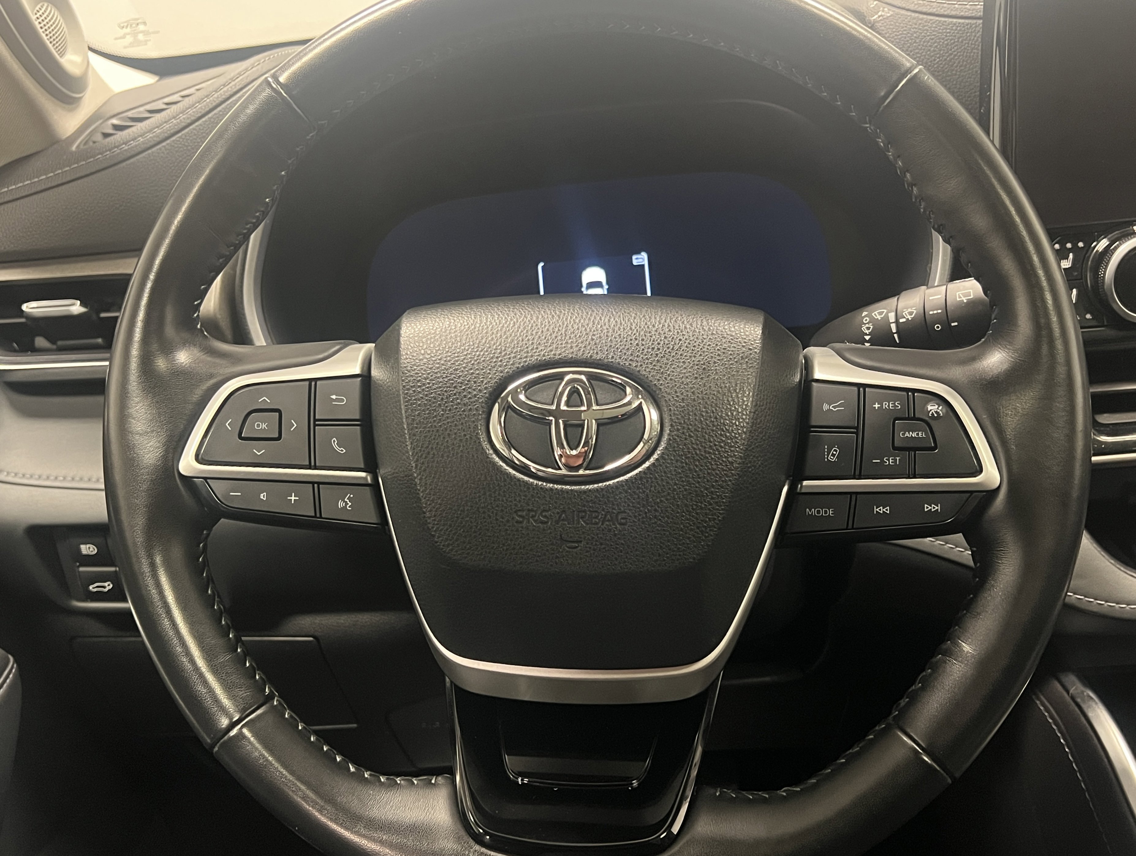 Used 2023 Toyota Highlander Limited image 15