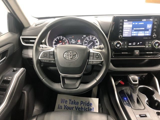Used 2022 Toyota Highlander XLE AWD/4WD image 15