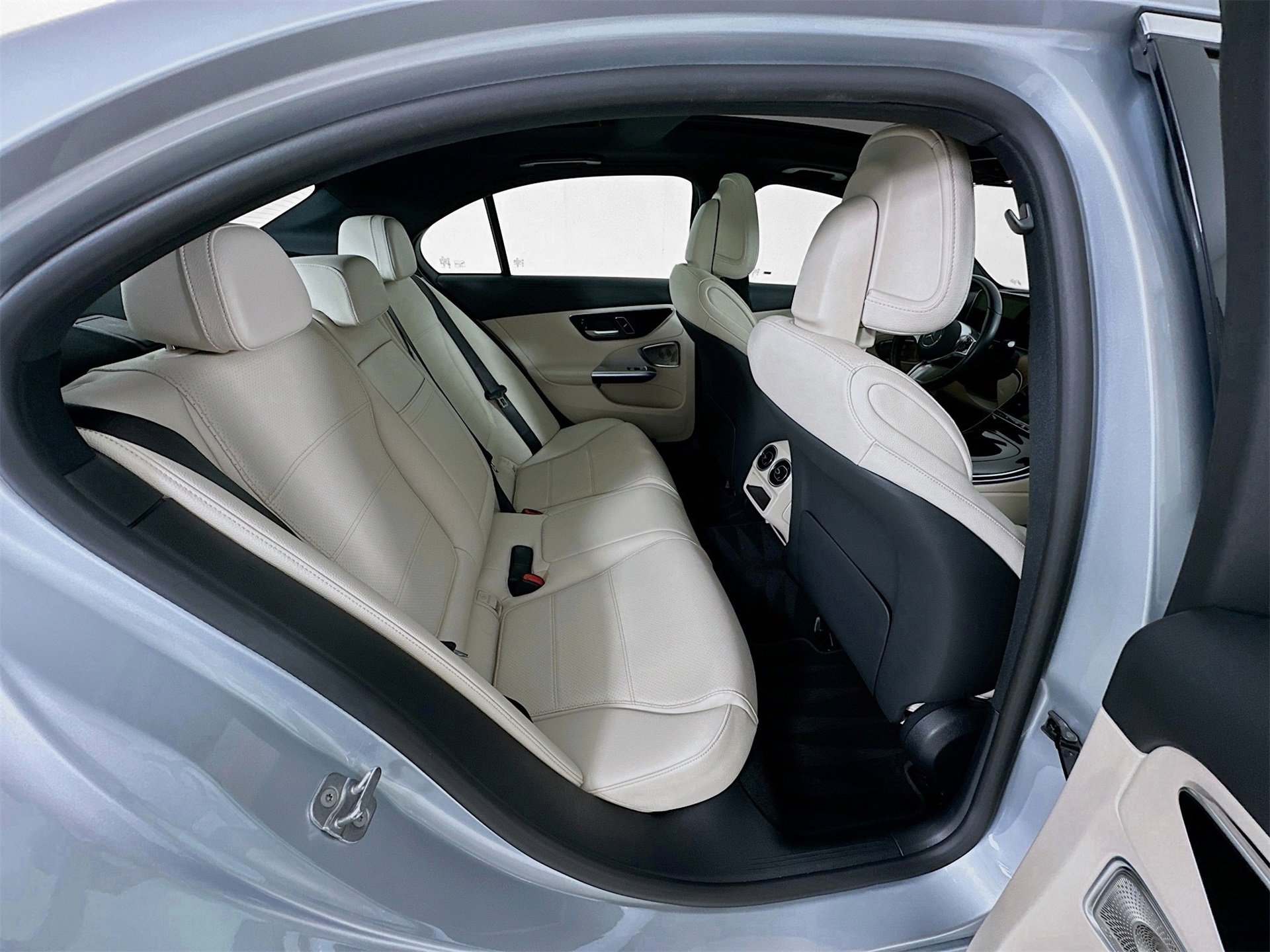 Used 2025 Mercedes-Benz C 300 Sedan image 31