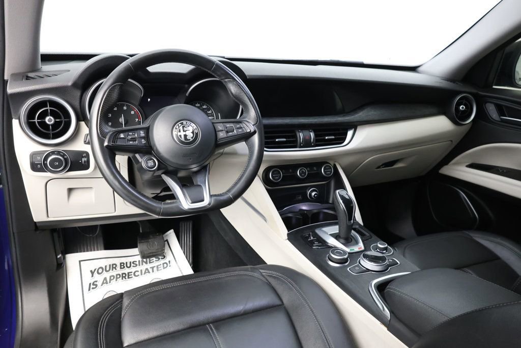 Used 2021 Alfa Romeo Stelvio Sprint w/ Nero Edizione image 9