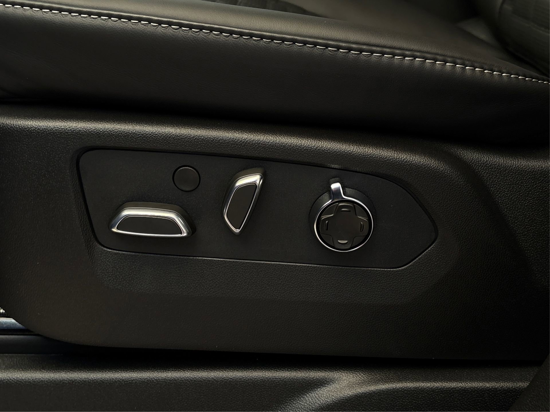 New 2026 Cadillac Escalade ESV Platinum Sport w/ LPO, ONYX Package image 33