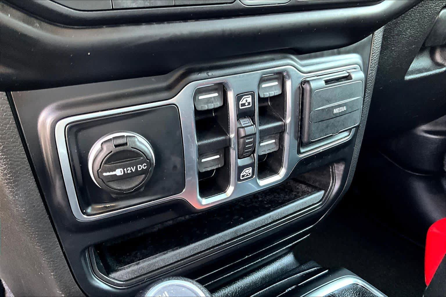 Used 2021 Jeep Wrangler Unlimited Sport AWD/4WD image 32