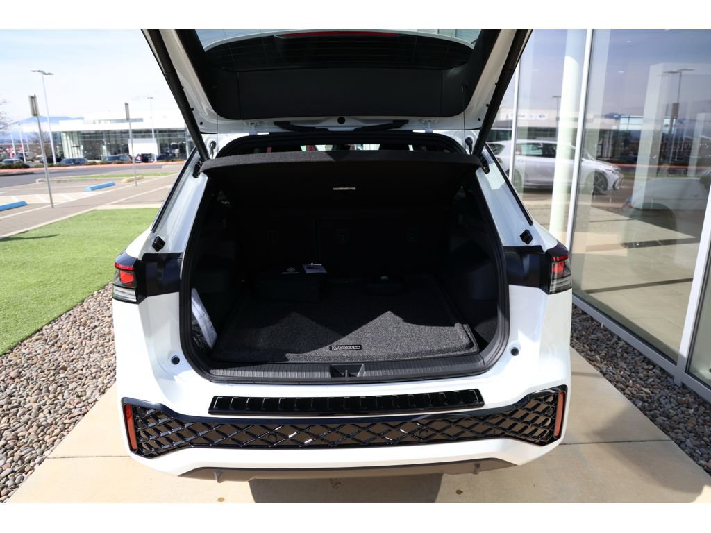 New 2026 Volkswagen Tiguan SEL R-Line image 21