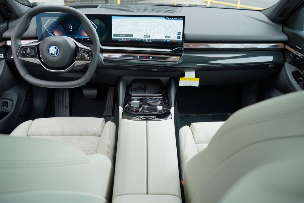 New 2026 BMW i5 eDrive40 w/ Premium Package image 14