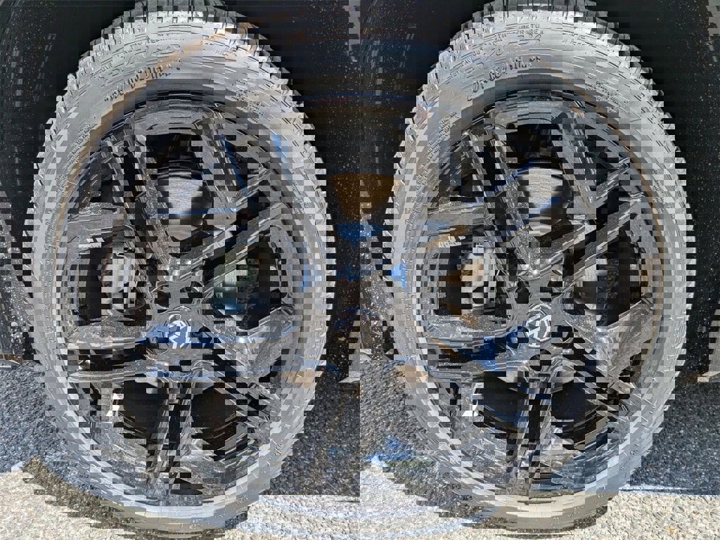 New 2025 Volkswagen Tiguan SE R-Line image 9