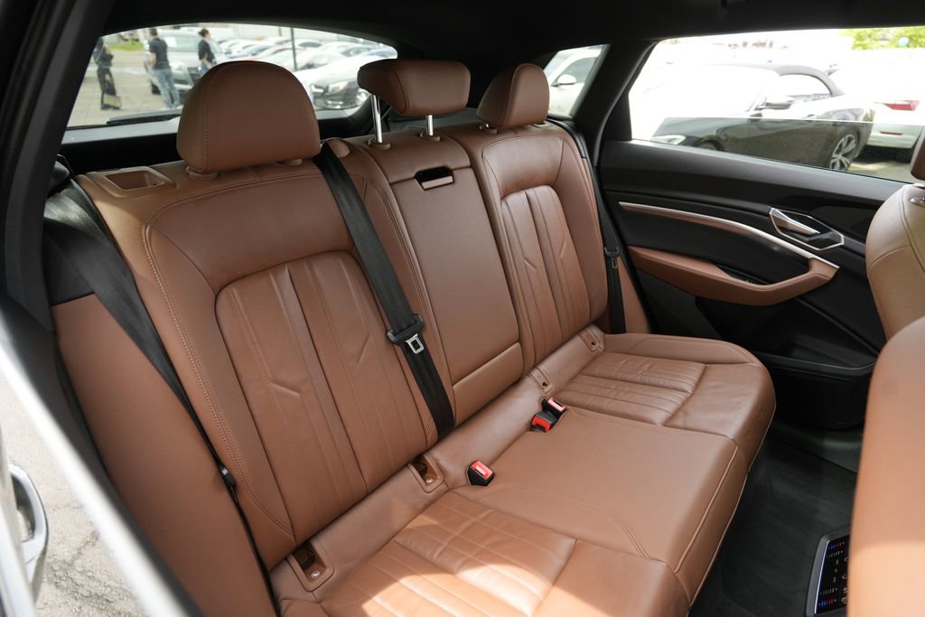 Used 2022 Audi e-tron Premium w/ Convenience Plus Package AWD/4WD image 31