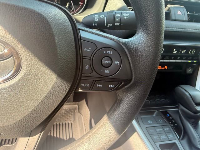 Used 2025 Toyota RAV4 XLE image 18