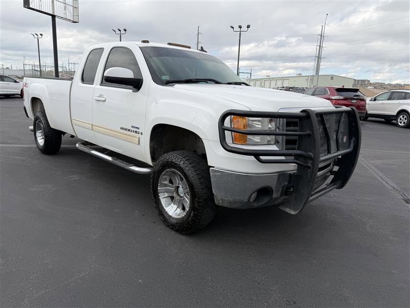 Used 2007 GMC Sierra 2500 SLT w/ Z71 Off-Road Package AWD/4WD image 2