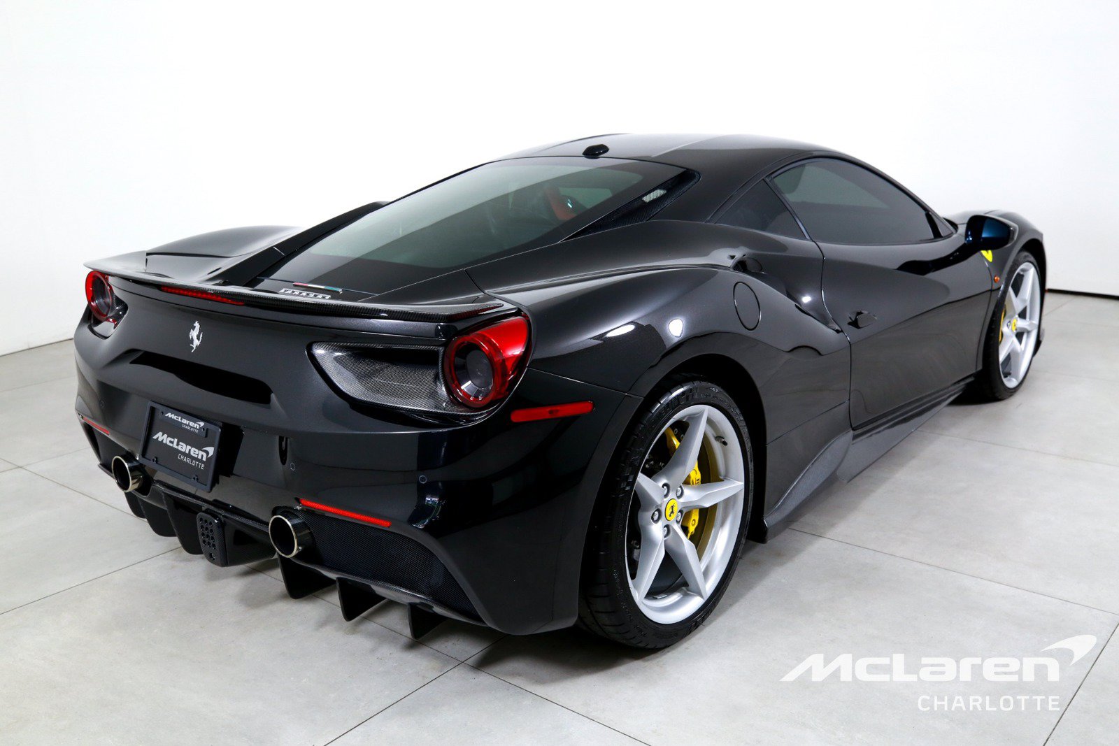 Used 2018 Ferrari 488 GTB RWD image 8