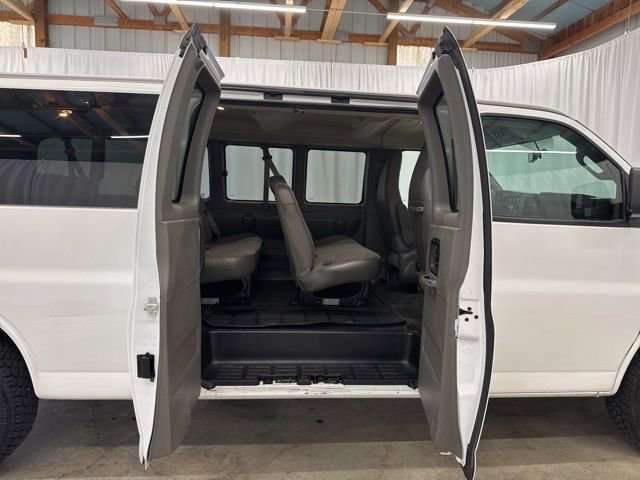 Used 2017 Chevrolet Express 3500 LT w/ LT Preferred Equipment Group image 28