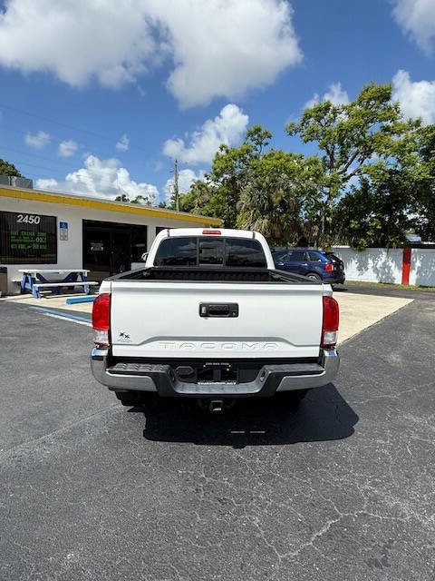 Used 2017 Toyota Tacoma SR5 w/ Tow Package image 6