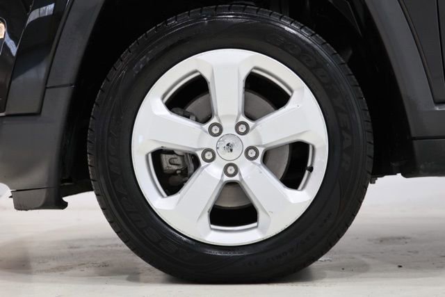 Used 2020 Jeep Compass Latitude w/ Cold Weather Group image 11