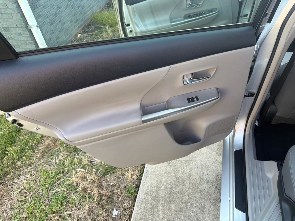 Used 2016 Toyota Prius V Five image 30