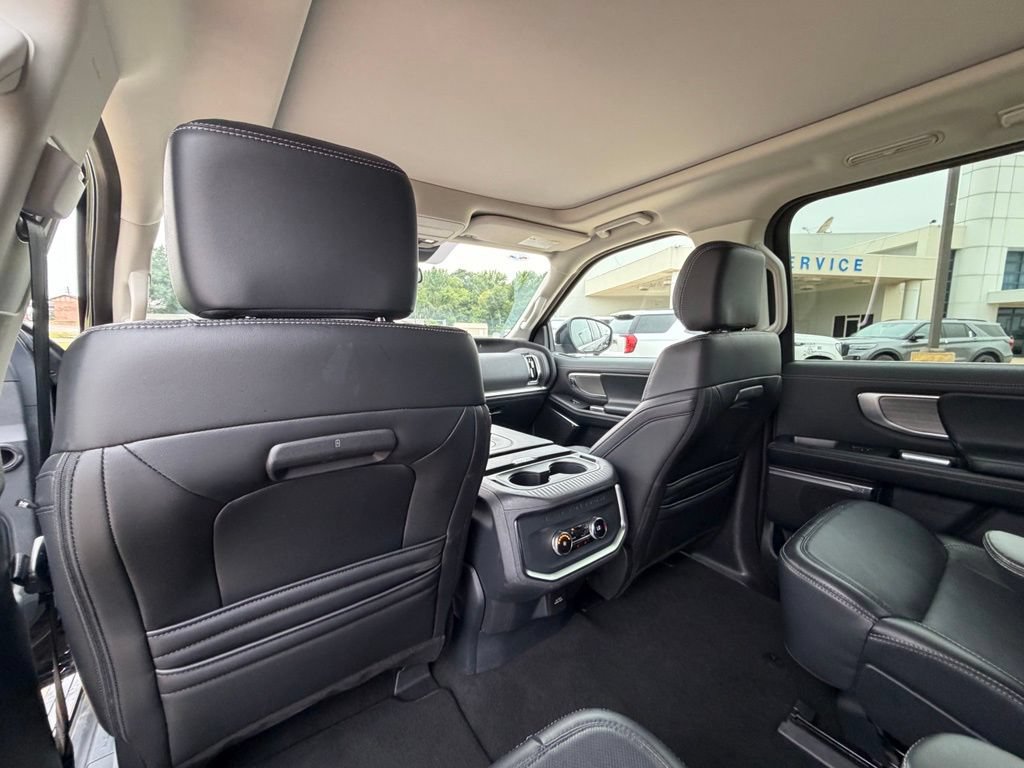 Used 2025 Ford Expedition Platinum AWD/4WD image 21