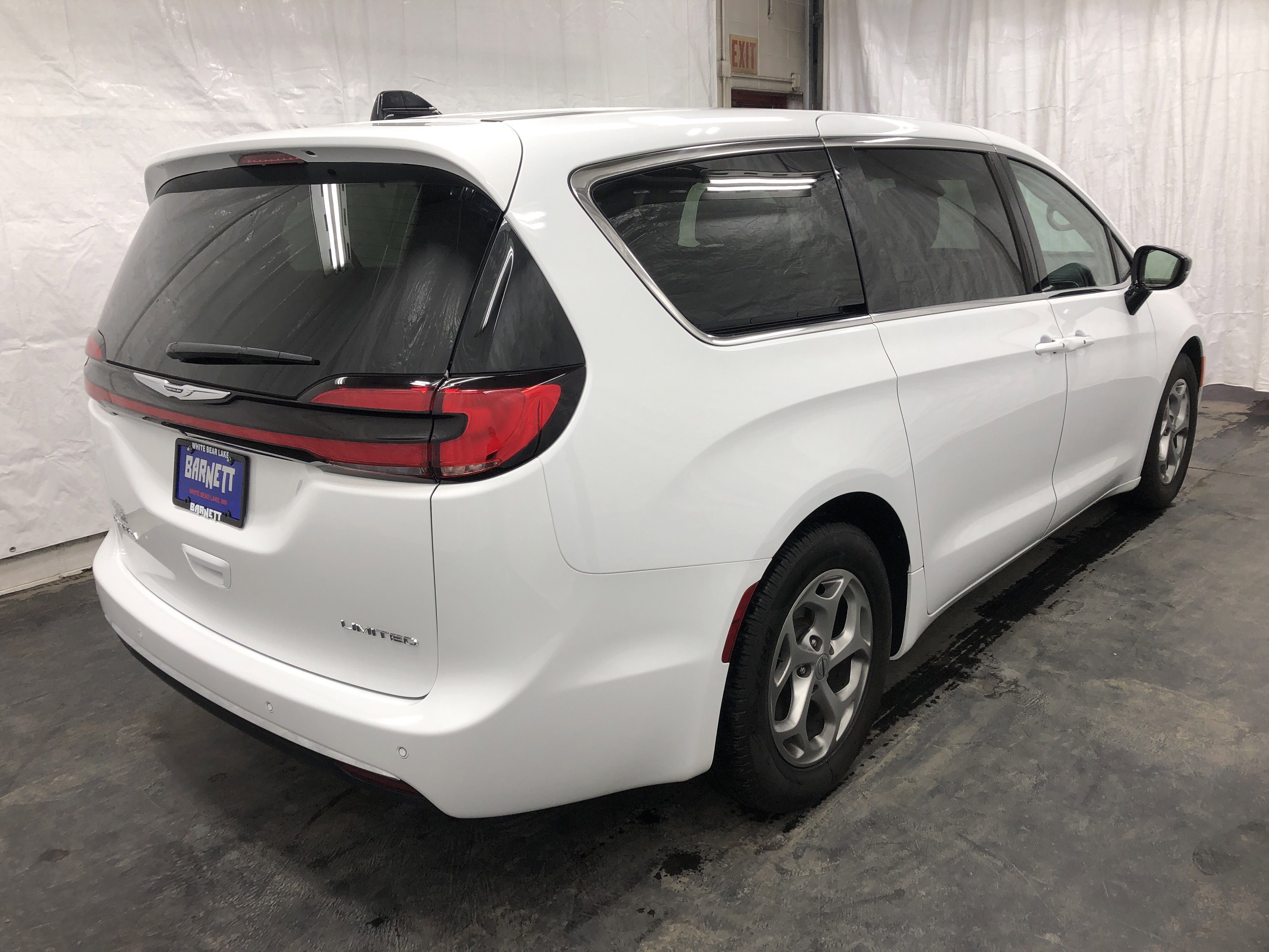 Certified 2024 Chrysler Pacifica Limited FWD image 5