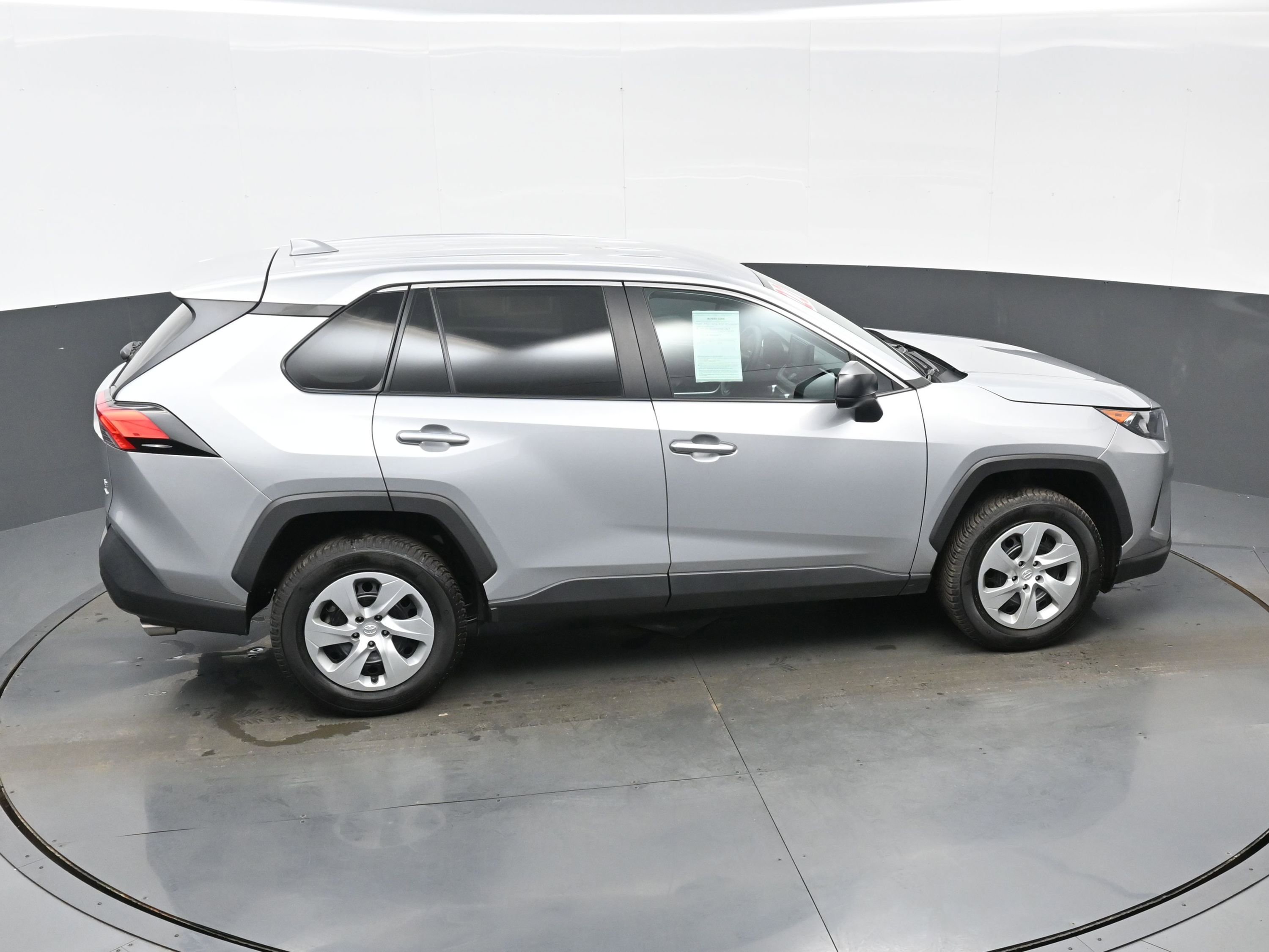 Used 2022 Toyota RAV4 LE AWD/4WD image 39