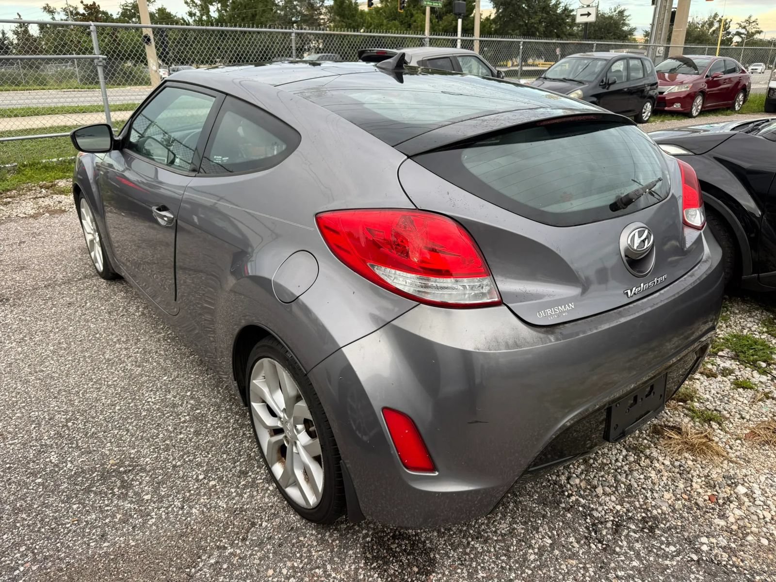 Used 2013 Hyundai Veloster w/ Style Pkg FWD image 2