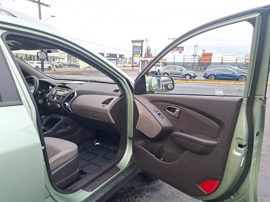 Used 2011 Hyundai Tucson GLS image 16