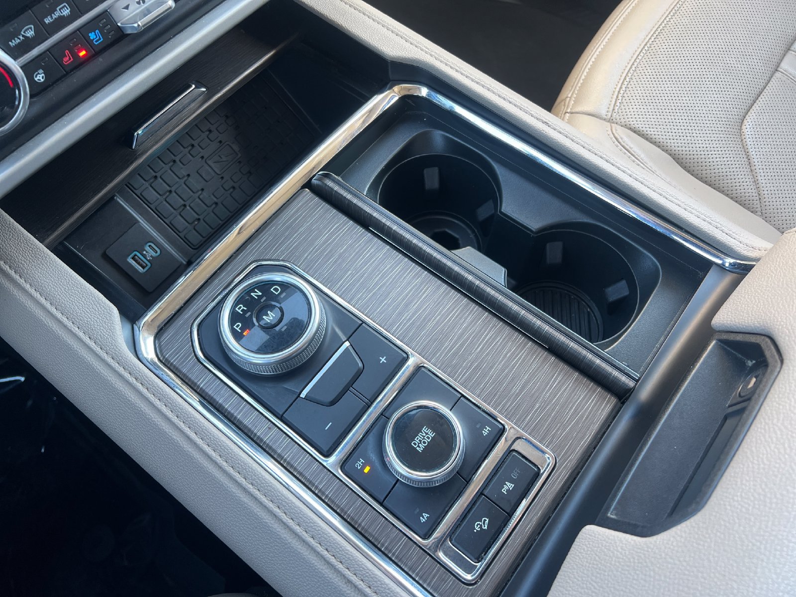 Used 2024 Ford Expedition Limited AWD/4WD image 16