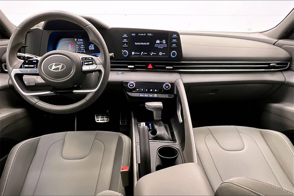 Certified 2025 Hyundai Elantra Sport image 13