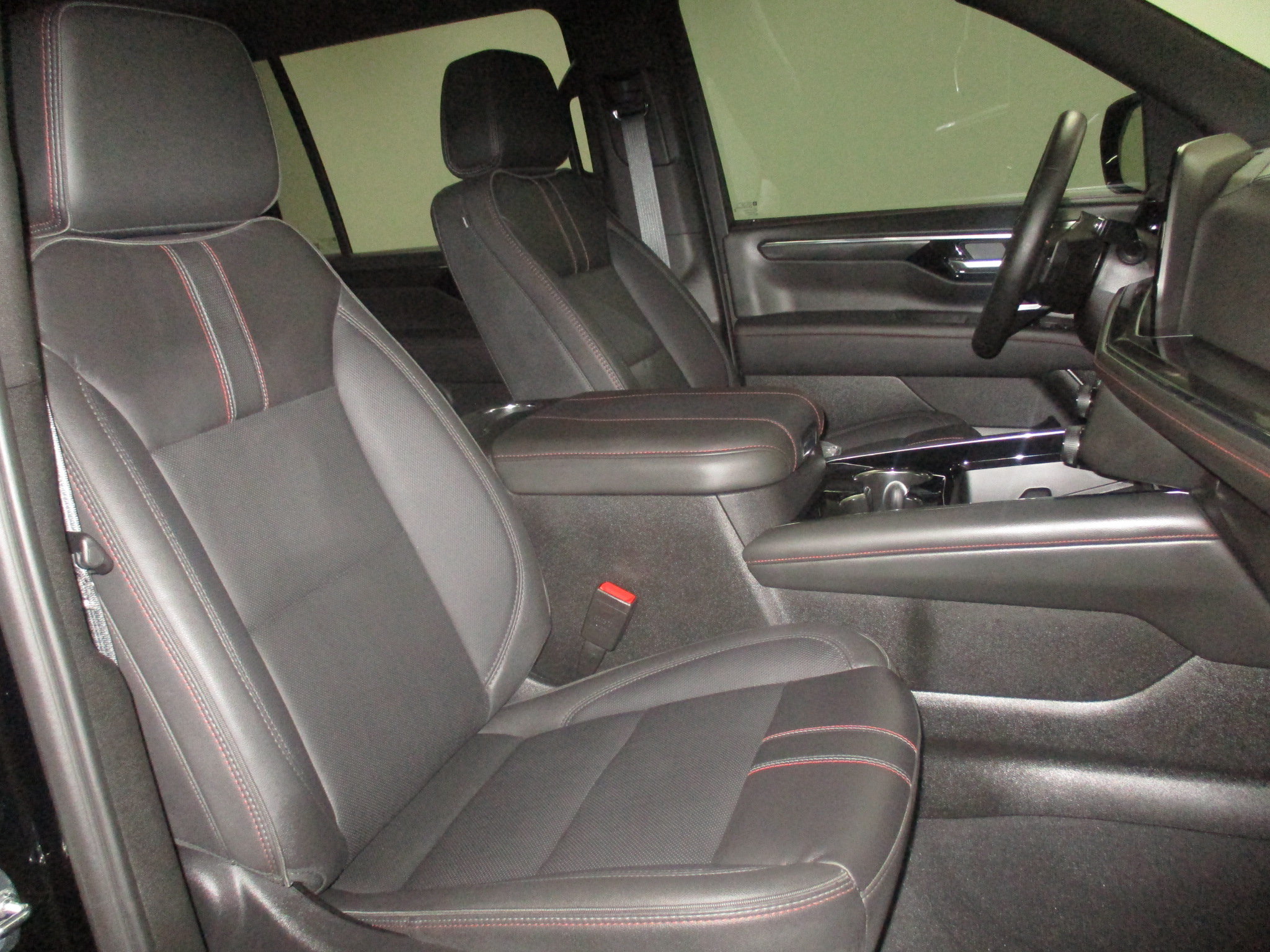 Used 2026 Chevrolet Suburban RST w/ Comfort Package AWD/4WD image 13