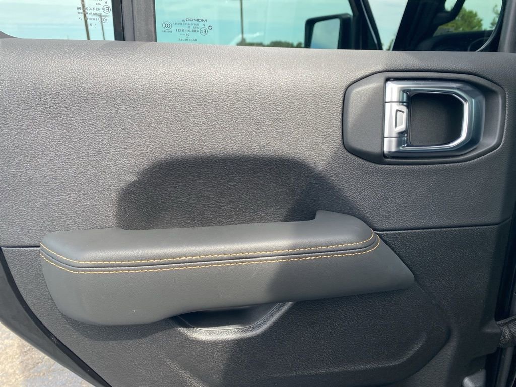 Used 2025 Jeep Gladiator High Tide image 32