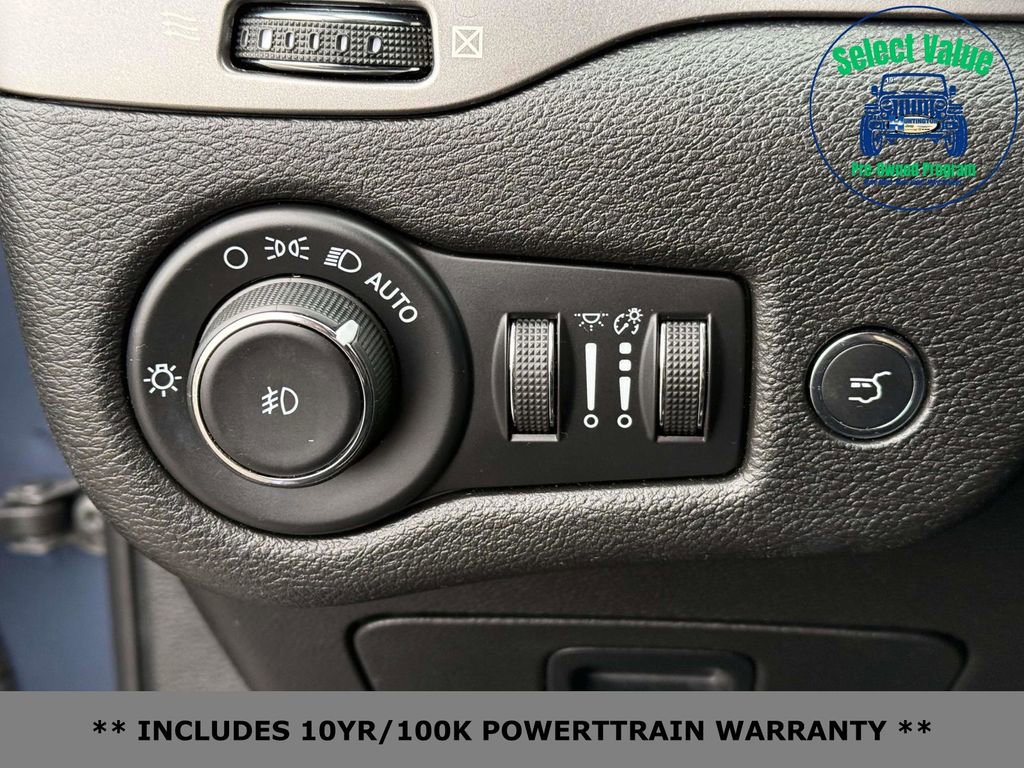 Used 2021 Jeep Cherokee Latitude Lux w/ Comfort/Convenience Group image 17