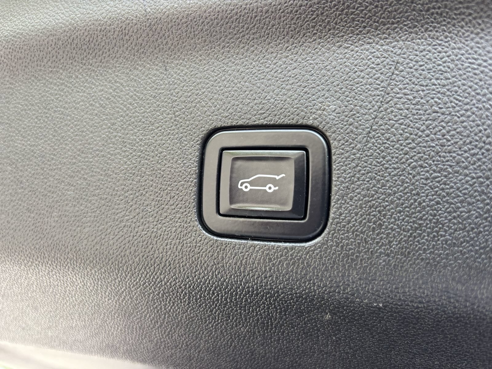 Used 2022 Cadillac Escalade Luxury AWD/4WD image 26