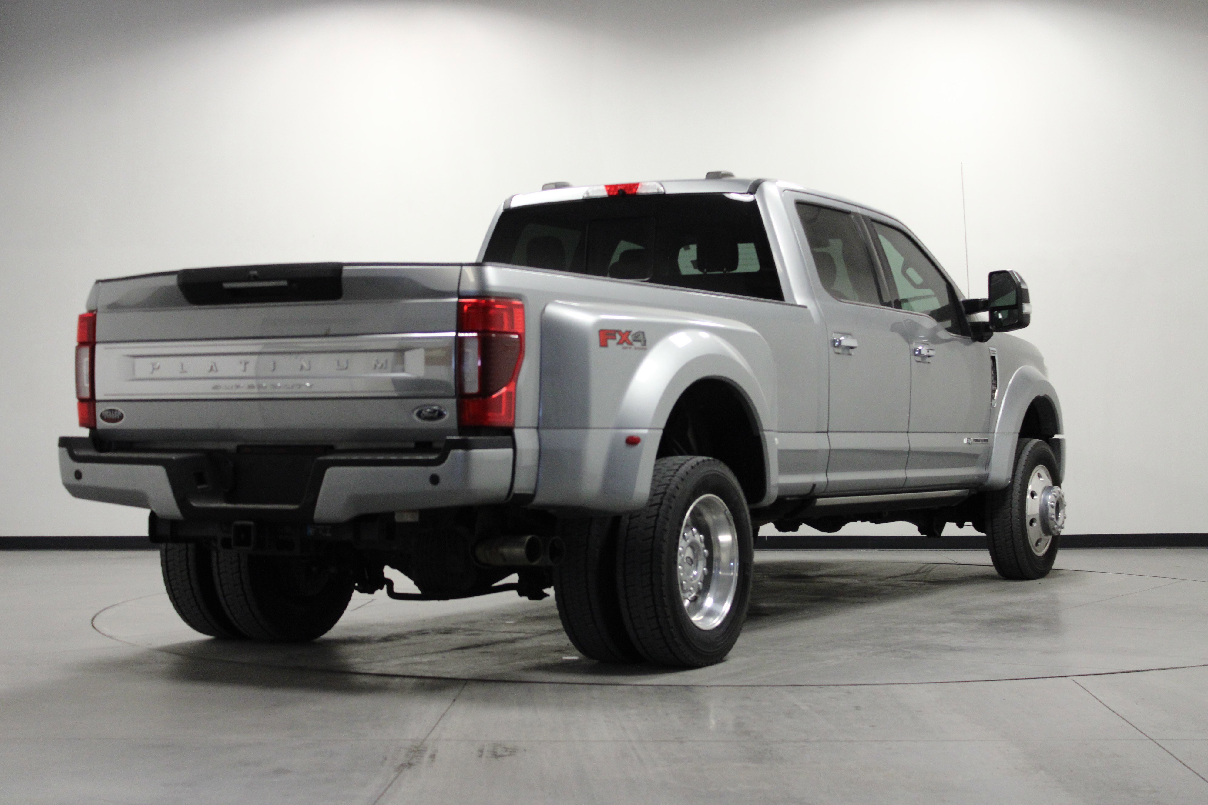 Used 2020 Ford F450 Platinum w/ FX4 Off-Road Package AWD/4WD image 4