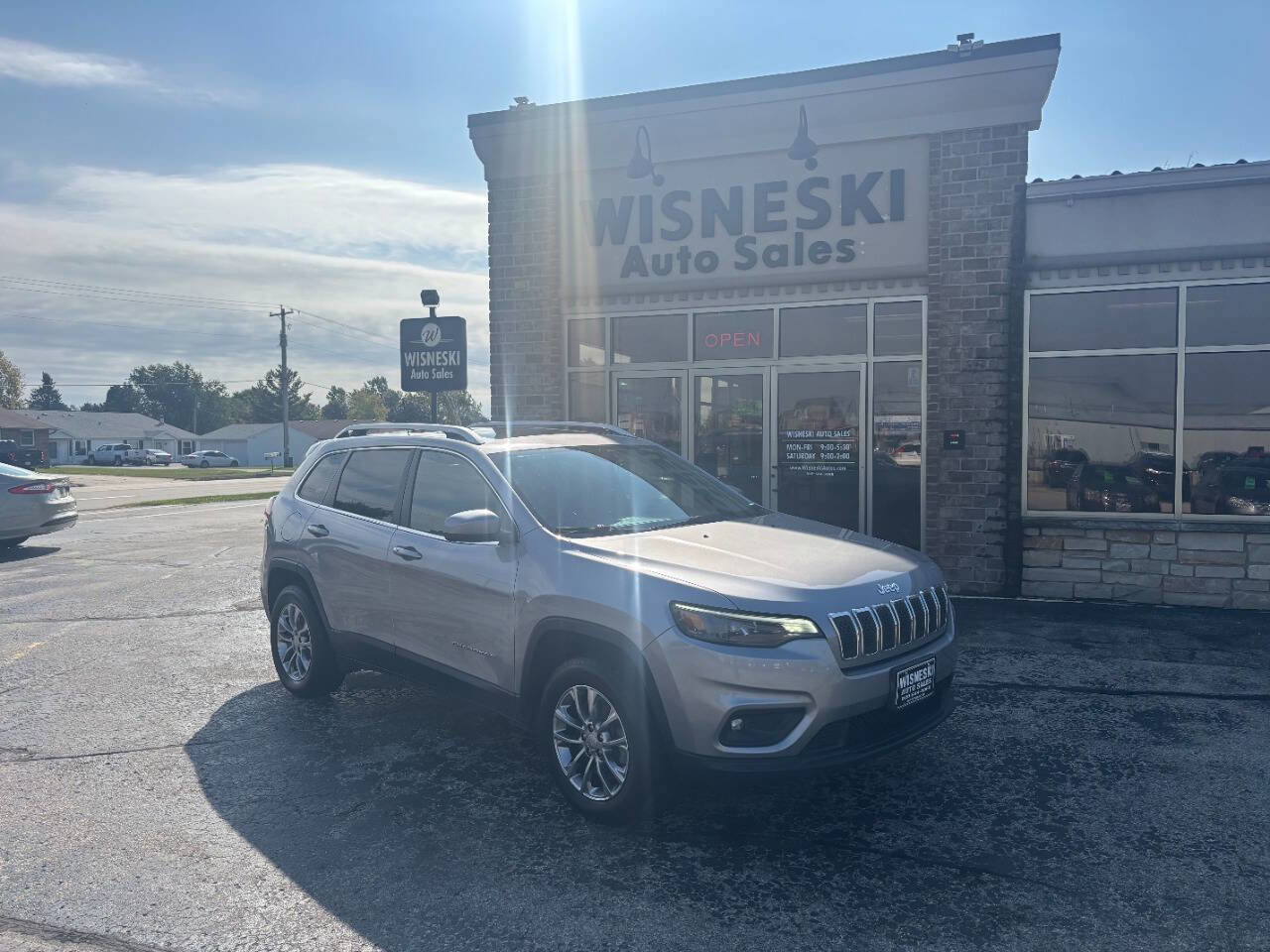 Used 2019 Jeep Cherokee Latitude Plus w/ Comfort/Convenience Group image 1