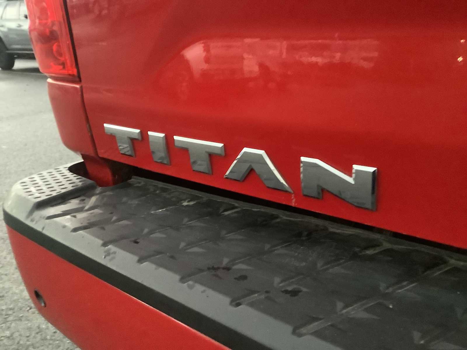 Used 2023 Nissan Titan SV image 6